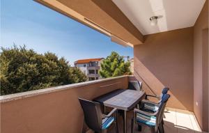 a patio with a table and chairs on a balcony at Gorgeous Apartment In Mandre With Wifi in Mandre