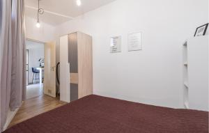 Postel nebo postele na pokoji v ubytování 1 Bedroom Stunning Apartment In Rijeka