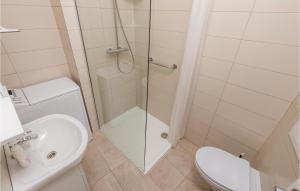 Koupelna v ubytování 1 Bedroom Stunning Apartment In Rijeka