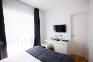 Melody Suite Rome tesisinde bir odada yatak veya yataklar