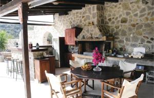 阿吉亞瑪麗娜的住宿－Nice Home In Agia Marina Aigina With Kitchen，相簿中的一張相片