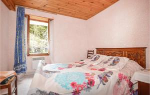 Ένα ή περισσότερα κρεβάτια σε δωμάτιο στο Amazing Home In Morosaglia With Wifi +6 φωτογραφίες