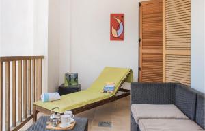 a small room with a bed and a couch at Amazing Apartment In Baños Y Mendigo in Baños y Mendigo +21 photos