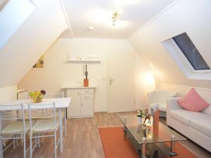 een woonkamer met een bank en een tafel bij Beautiful holiday home near the ski area in Schmallenberg