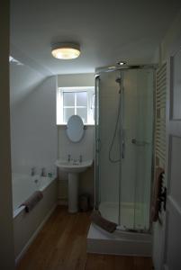 A bathroom at Leeds Castle Holiday Cottages