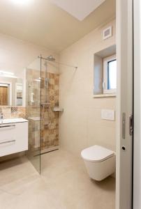 Ein Badezimmer in der Unterkunft Gästehaus - Boardinghouse Magnetsried