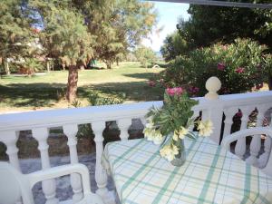 a table with flowers on a white fence at renesis studios in Lithakia