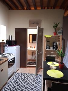 Cute,cosy,comfortable studio in the heart of Antwerpen tesisinde mutfak veya mini mutfak