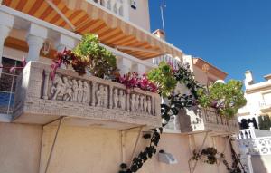 Balkon lub taras w obiekcie 3 Bedroom Lovely Home In Orihuela Costa