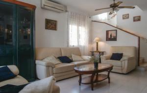 Część wypoczynkowa w obiekcie 3 Bedroom Lovely Home In Orihuela Costa