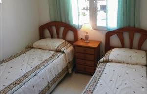 Łóżko lub łóżka w pokoju w obiekcie 3 Bedroom Lovely Home In Orihuela Costa