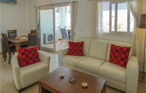 Coin salon dans l'établissement Lovely Apartment In Sucina With Swimming Pool