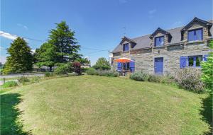 Κήπος έξω από το Three-Bedroom Holiday Home In Ruffiac