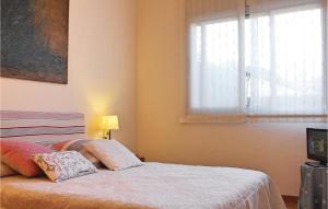 Posteľ alebo postele v izbe v ubytovaní Stunning Apartment In Tossa De Mar