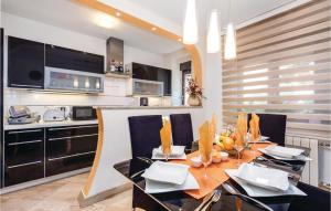 Nhà bếp/bếp nhỏ tại 2 Bedroom Amazing Apartment In Rijeka