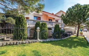 Vườn quanh 2 Bedroom Amazing Apartment In Rijeka +33 ảnh