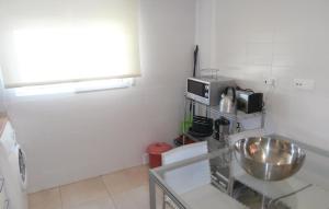 Kuchnia lub aneks kuchenny w obiekcie Beautiful Apartment In Roldán With Wifi