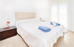 Łóżko lub łóżka w pokoju w obiekcie Beautiful Apartment In Roldán With Wifi