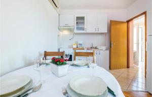 Gallery image of 2 Bedroom Cozy Apartment In Supetarska Draga in Supetarska Draga