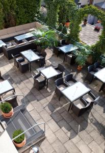 Ein Restaurant oder anderes Speiselokal in der Unterkunft Stadthotel Freiburg Kolping Hotels & Resorts 