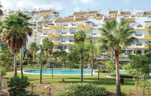 Bazén v ubytovaní Cozy Apartment In Laguna De Mijas alebo v jeho blízkosti