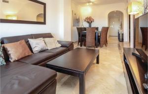Posedenie v ubytovaní Cozy Apartment In Laguna De Mijas
