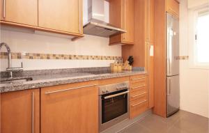 Kuchyňa alebo kuchynka v ubytovaní Cozy Apartment In Laguna De Mijas