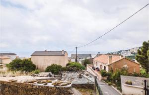 ein Blick vom Dach eines Hauses in der Unterkunft 2 Bedroom Cozy Apartment In Pietranera in Pietranera + 15 Fotos