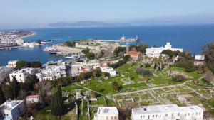 vistas a la ciudad de šibenik y al océano en Chrysalis 2, en Cos