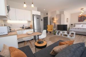 A kitchen or kitchenette at Chrysalis 2