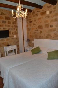 Ένα ή περισσότερα κρεβάτια σε δωμάτιο στο Casas Rural Calaceite