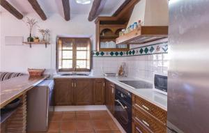 A kitchen or kitchenette at 8 Bedroom Lovely Home In Iznájar