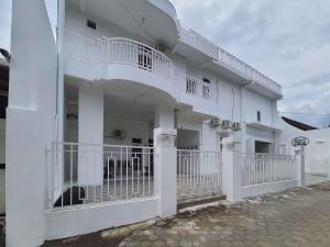 Gallery image of RedDoorz Syariah at Jalan Godean in Ngabean