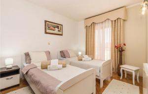 Кровать или кровати в номере Cozy Home In Viskovo With Wifi