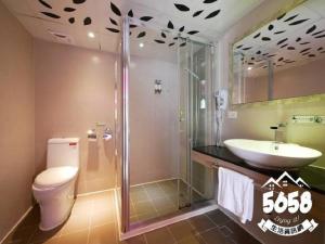 Koupelna v ubytování R8 Eco Hotel