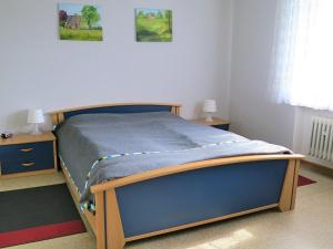 Chic Holiday Home in Liesen with Garden tesisinde bir odada yatak veya yataklar