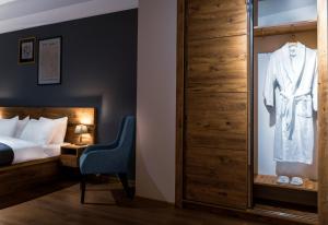 a hotel room with a bed and a suit on a display at Reed Hotel Tbilisi in Tbilisi City
