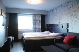 Postel nebo postele na pokoji v ubytování Hotell Tjamstan Malå + 37 fotografií