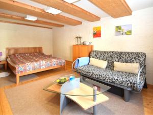 Comfortable holiday home in the Weser Uplands with sauna休息區