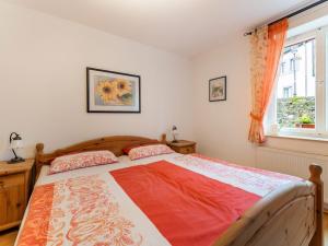 Postel nebo postele na pokoji v ubytování Apartment in Reifferscheid with Forest Trails