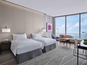 Uma cama ou camas num quarto em Niccolo Suzhou