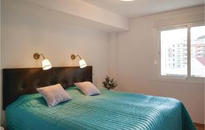 Łóżko lub łóżka w pokoju w obiekcie Cozy Apartment In Fuengirola With Wifi