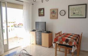 トレビエハにあるAwesome Apartment In Torrevieja With Wifiのギャラリーの写真