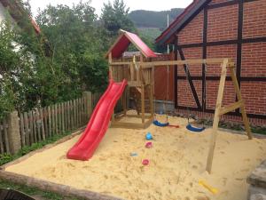 um parque infantil com escorrega na areia em Classic holiday home in the Harz Mountains em Ilsenburg