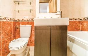 Kúpeľňa v ubytovaní Beautiful Apartment In Oropesa Del Mar