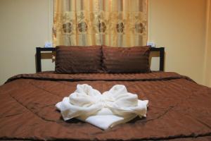 Ein Bett oder Betten in einem Zimmer der Unterkunft เฮือนกว่าง