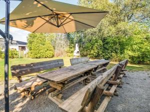 Taman di luar Ferienhaus in Medebach nahe Skigebiet