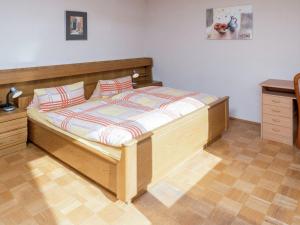 Ein Bett oder Betten in einem Zimmer der Unterkunft Upscale Apartment in Rietheim with private terrace