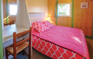 Ένα ή περισσότερα κρεβάτια σε δωμάτιο στο 2 Bedroom Beautiful stacaravan In Casalabriva