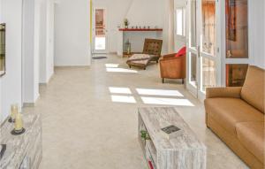 Posedenie v ubytovaní Awesome Home In Ariany With Kitchenette
